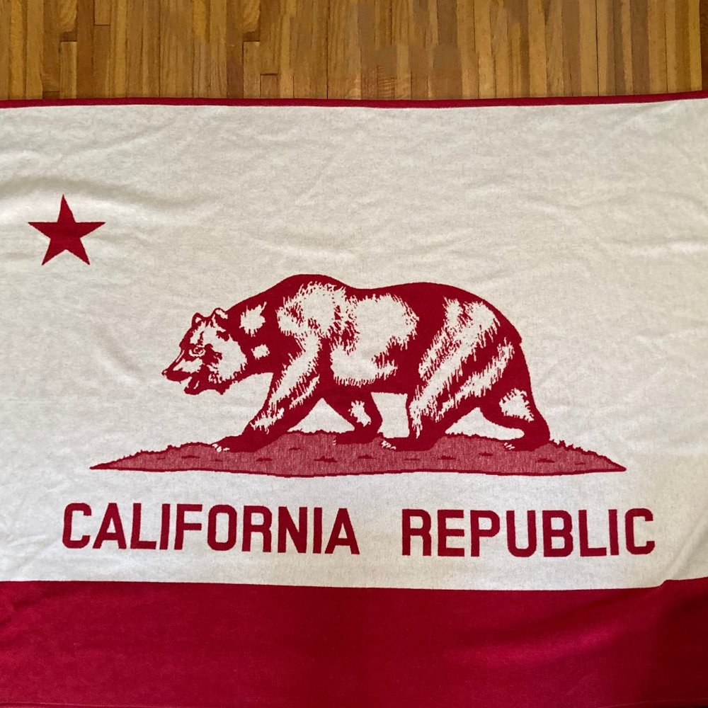 Chappywrap California State Flag Blanket